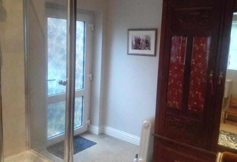 مبيت وإفطار Brampton Dales Farm