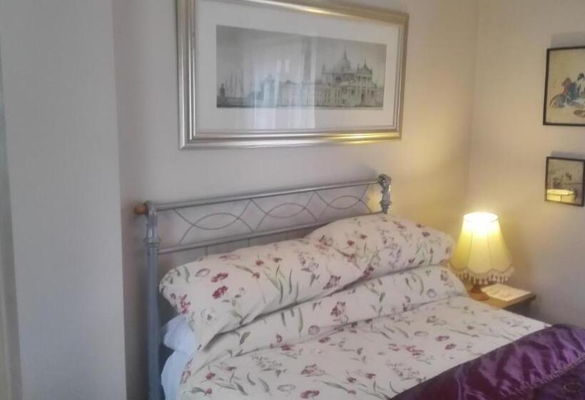 مبيت وإفطار Brampton Dales Farm