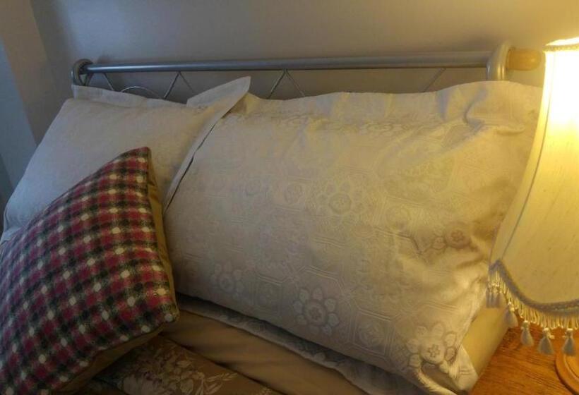 مبيت وإفطار Brampton Dales Farm