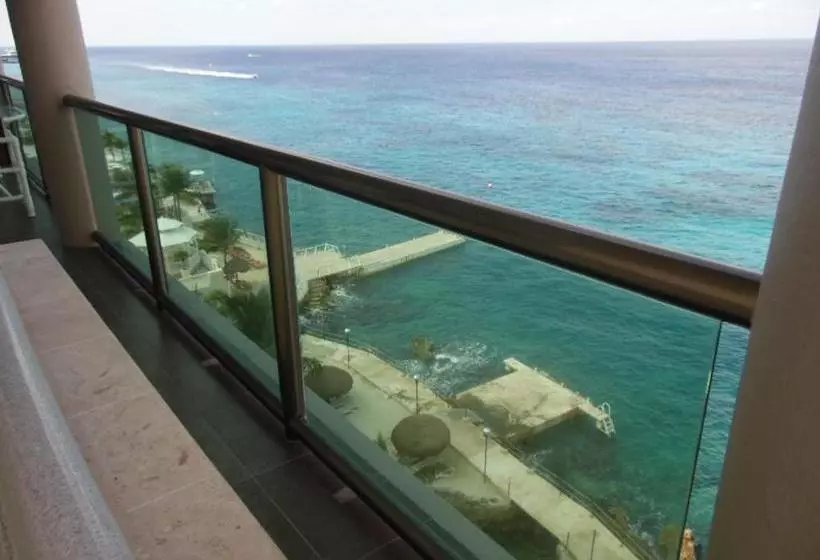 El Cantil Condo Resort