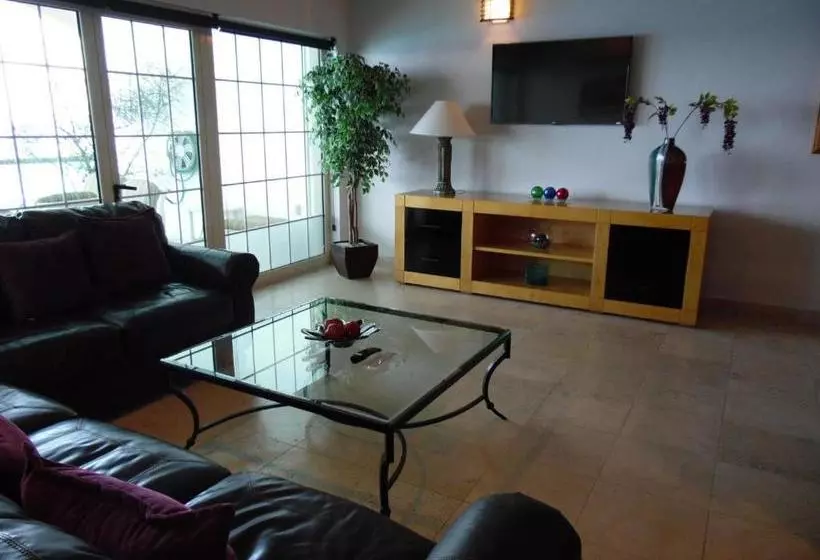 El Cantil Condo Resort