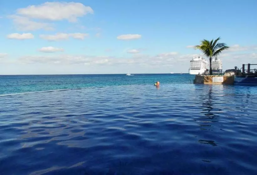 El Cantil Condo Resort