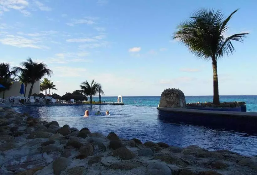 El Cantil Condo Resort