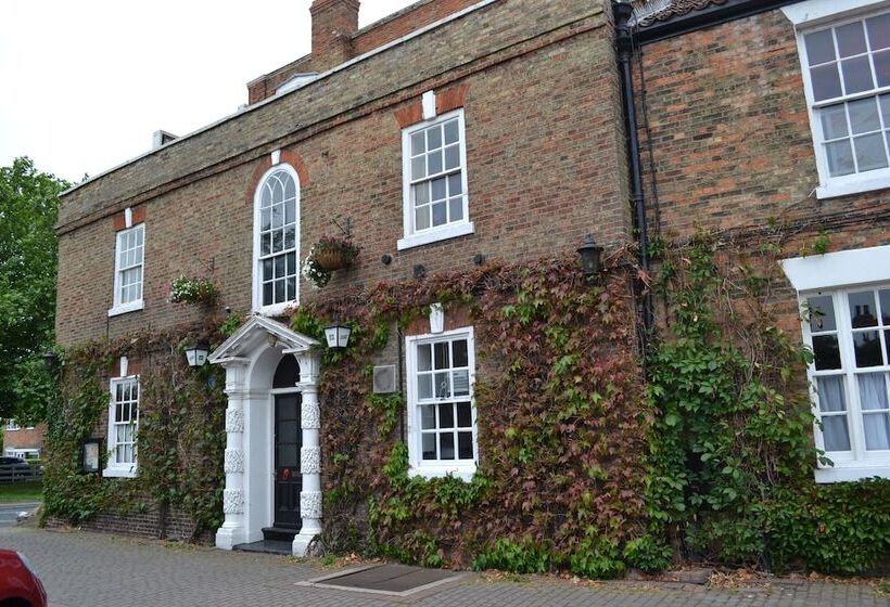 פונדק The Exchange