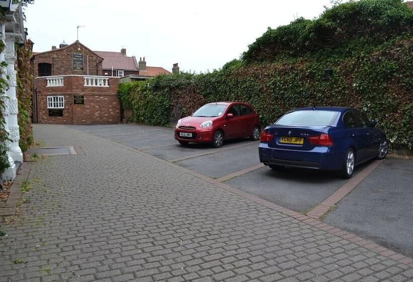 פונדק The Exchange