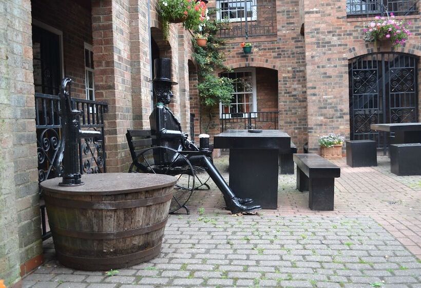 פונדק The Exchange