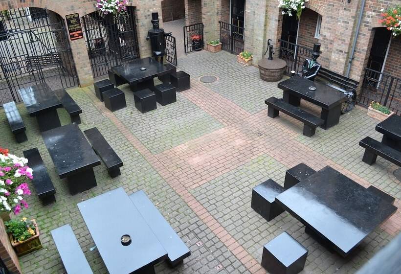 פונדק The Exchange