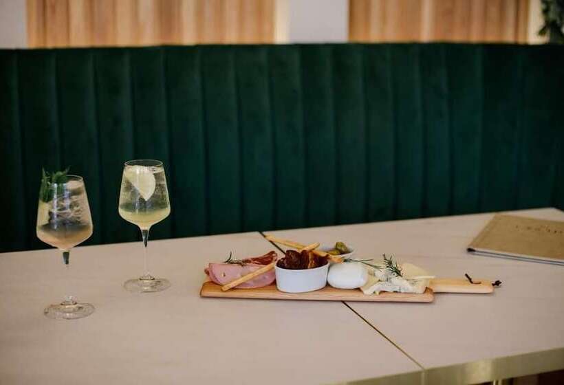 פונדק The Exchange