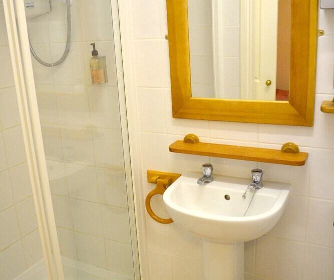 פונדק The Exchange