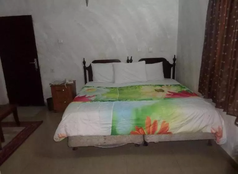 هتل Chinox Guest Inn