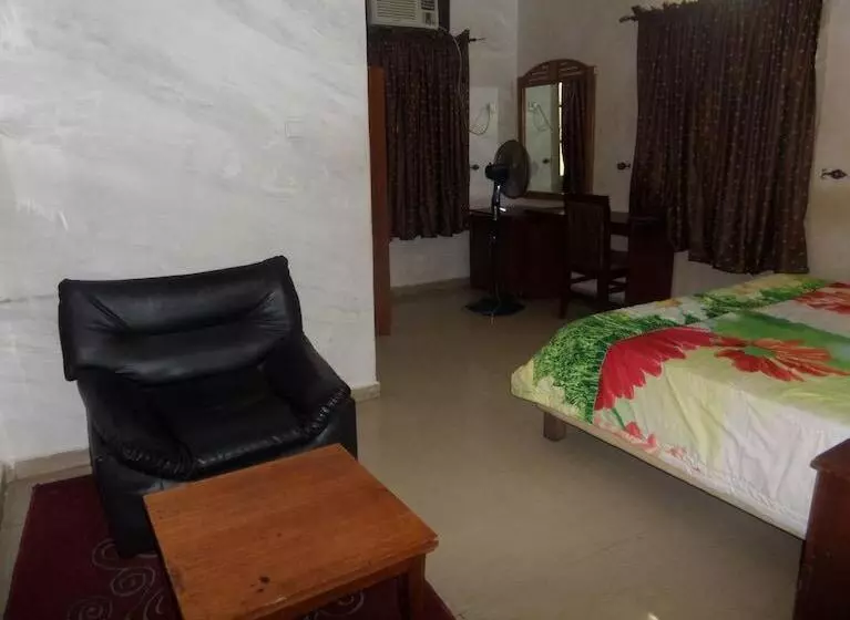 هتل Chinox Guest Inn