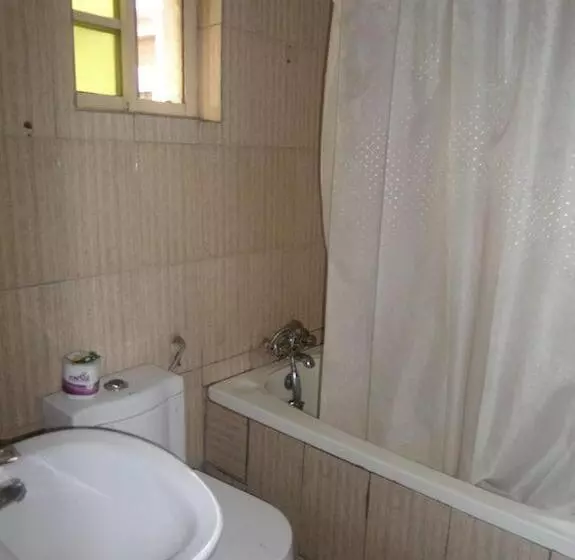 هتل Chinox Guest Inn