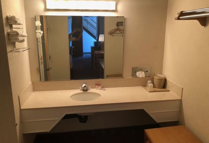 فندق Econo Lodge Elko Downtown Area