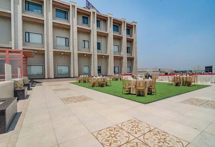 Hotelli Home In By Amrik Sukhdev