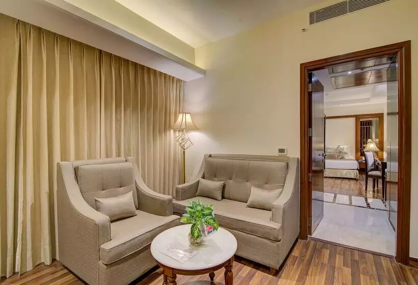 Hotelli Home In By Amrik Sukhdev