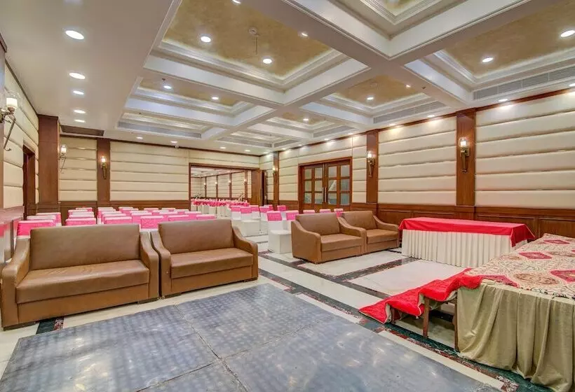 Hotelli Home In By Amrik Sukhdev