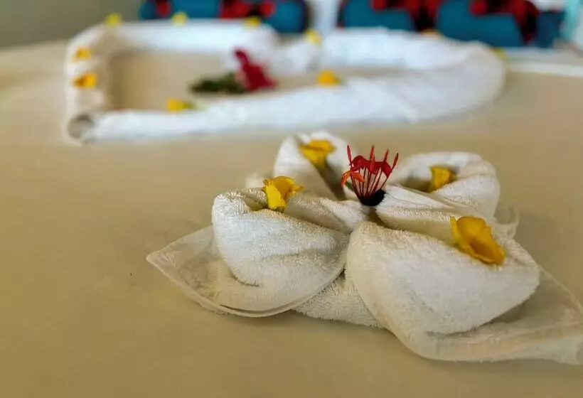 هتل Basecamp Mafía Island