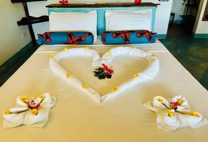 هتل Basecamp Mafía Island