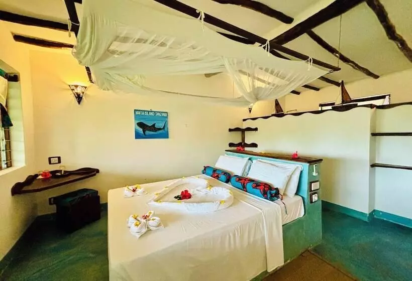 هتل Basecamp Mafía Island