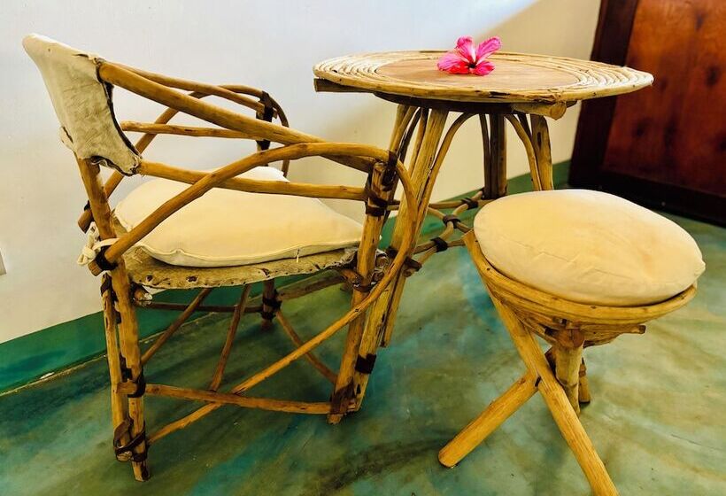 Hotel Basecamp Mafía Island