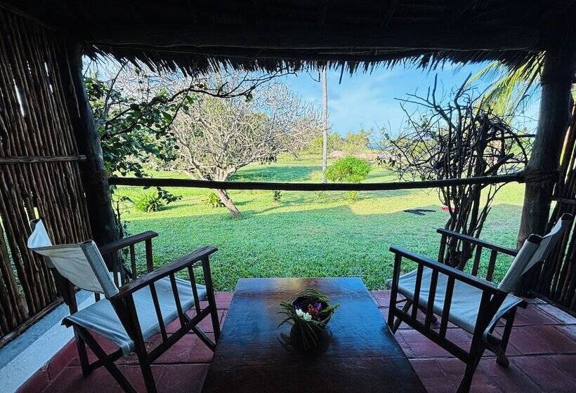 Hotel Basecamp Mafía Island