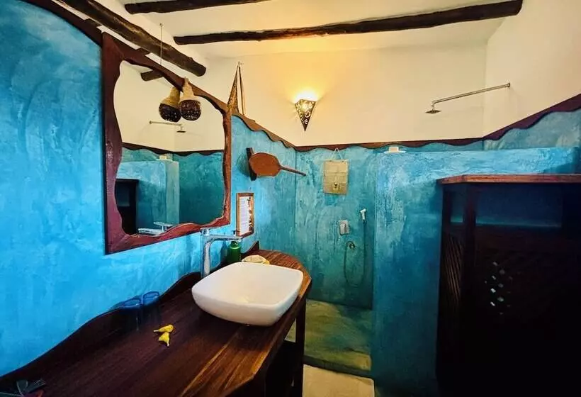 هتل Basecamp Mafía Island