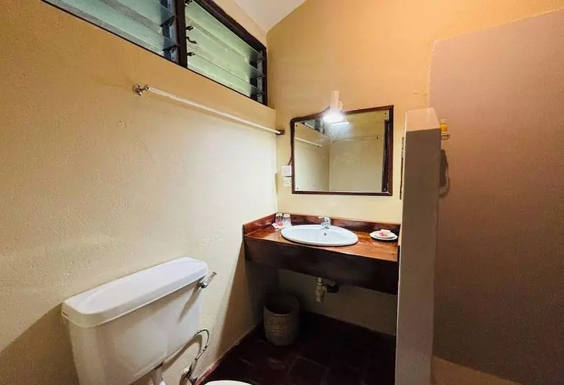 هتل Basecamp Mafía Island