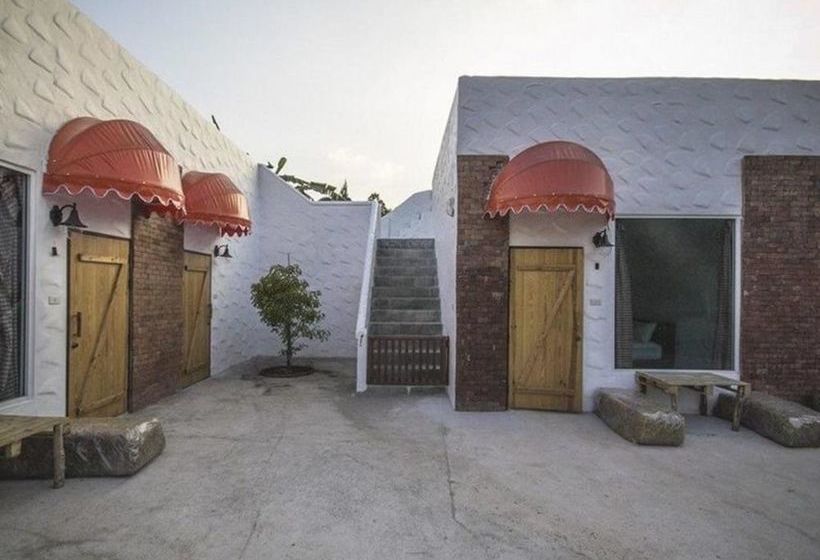 בית מלון כפרי Monoko Porploen Resort