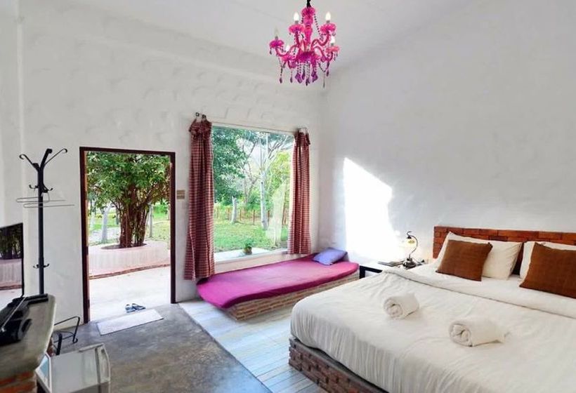 בית מלון כפרי Monoko Porploen Resort