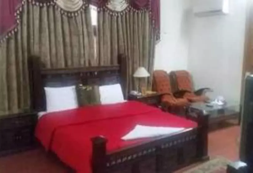 هتل  orash Lodges