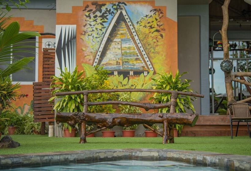 Отель Palau Central