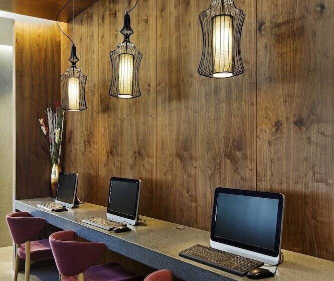 هتل Plaza Premium Day