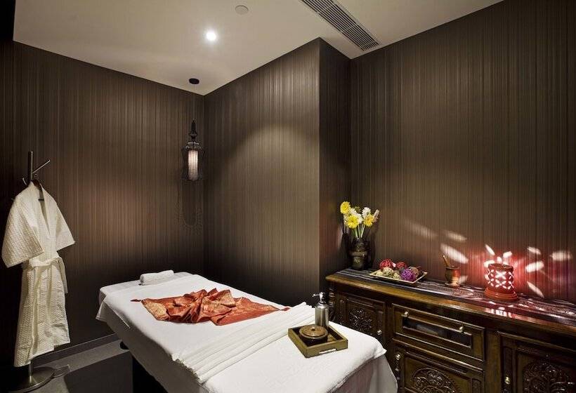 هتل Plaza Premium Day