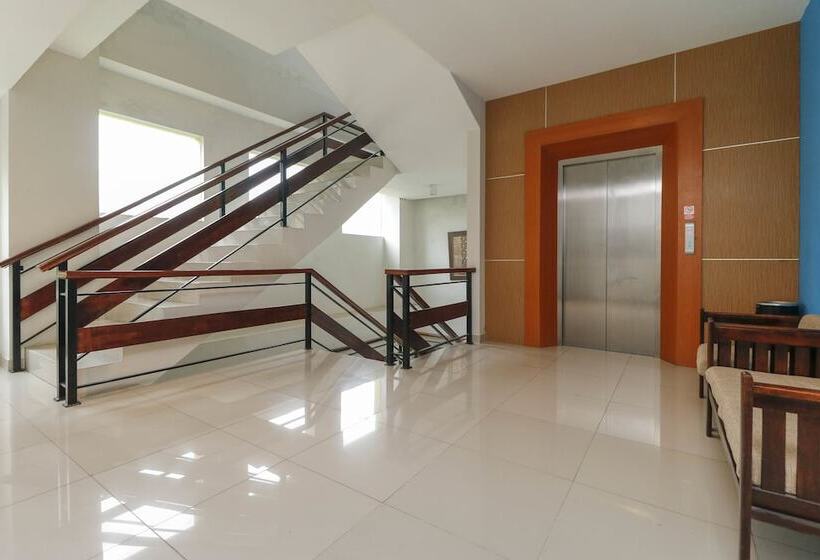 בית מלון כפרי Reddoorz Plus Near Pantai Losari