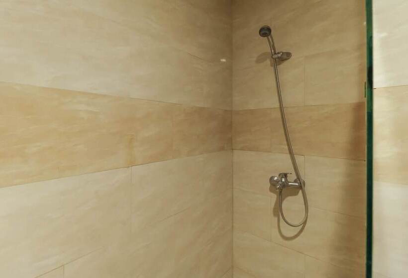 בית מלון כפרי Reddoorz Plus Near Pantai Losari