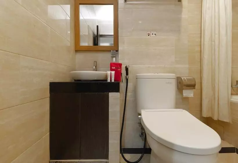 ホテル Reddoorz Plus Near Pantai Losari