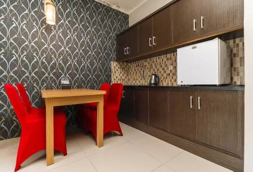 ホテル Reddoorz Plus Near Pantai Losari