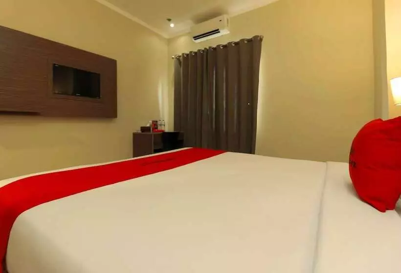 ホテル Reddoorz Plus Near Pantai Losari