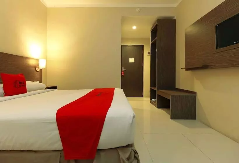ホテル Reddoorz Plus Near Pantai Losari