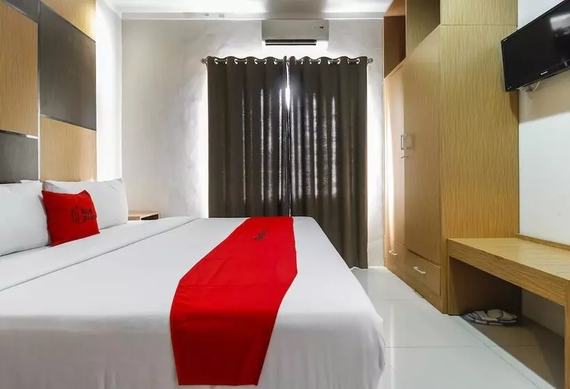 ホテル Reddoorz Plus Near Pantai Losari