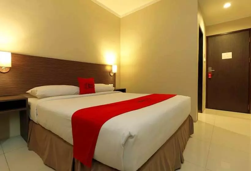 ホテル Reddoorz Plus Near Pantai Losari