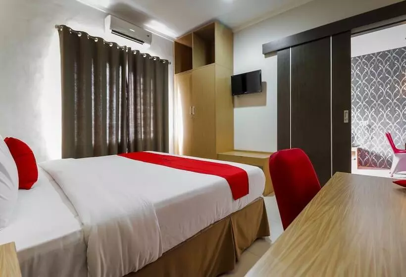ホテル Reddoorz Plus Near Pantai Losari