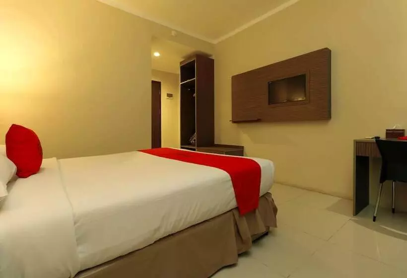 ホテル Reddoorz Plus Near Pantai Losari