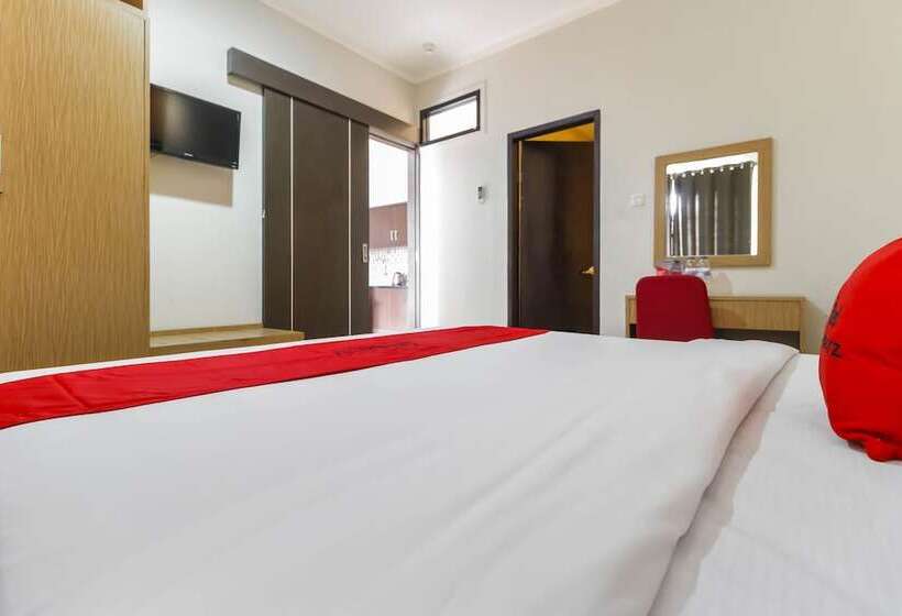 בית מלון כפרי Reddoorz Plus Near Pantai Losari