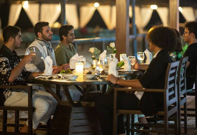 هتل Regency Sealine Camp