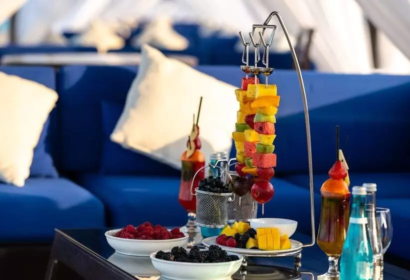 Hotelli Regency Sealine Camp