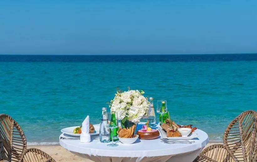 Hotelli Regency Sealine Camp