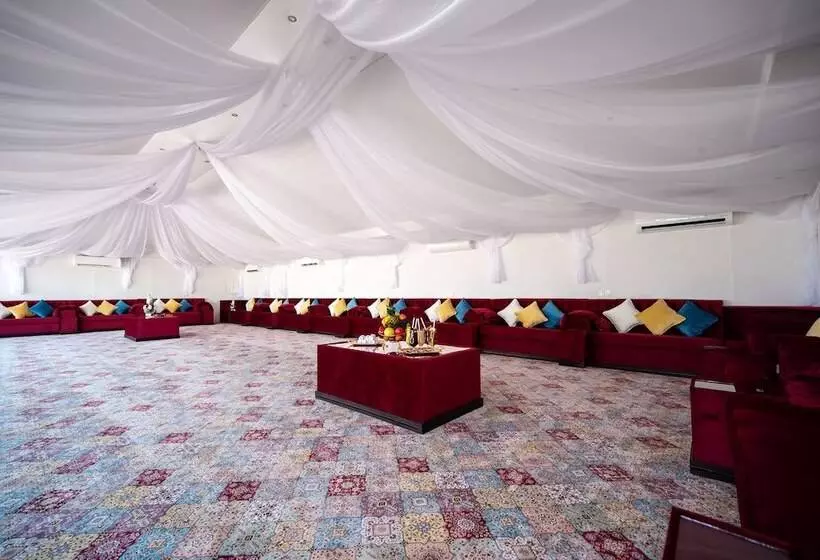 Hotelli Regency Sealine Camp