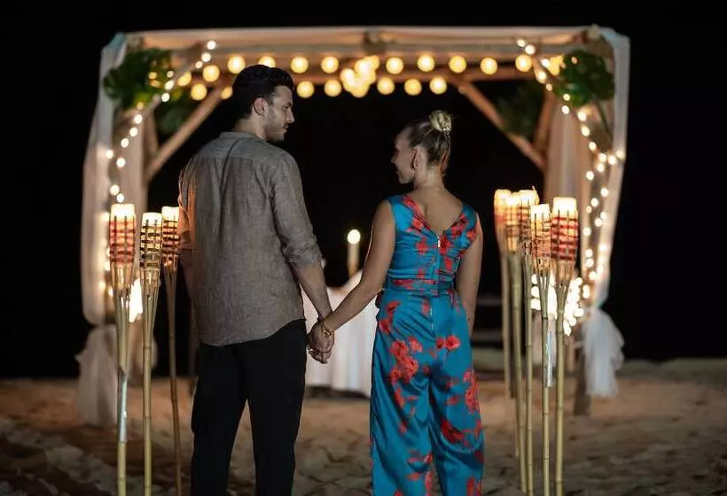 Hotelli Regency Sealine Camp