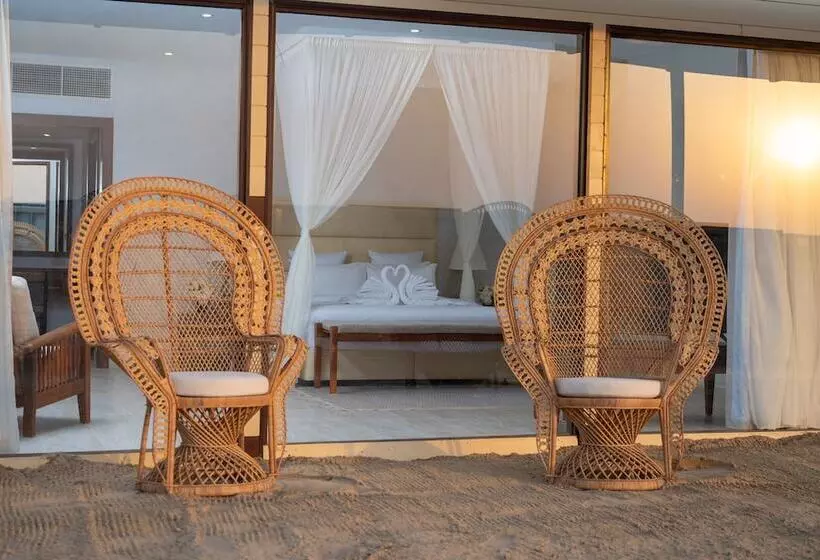 Hotelli Regency Sealine Camp